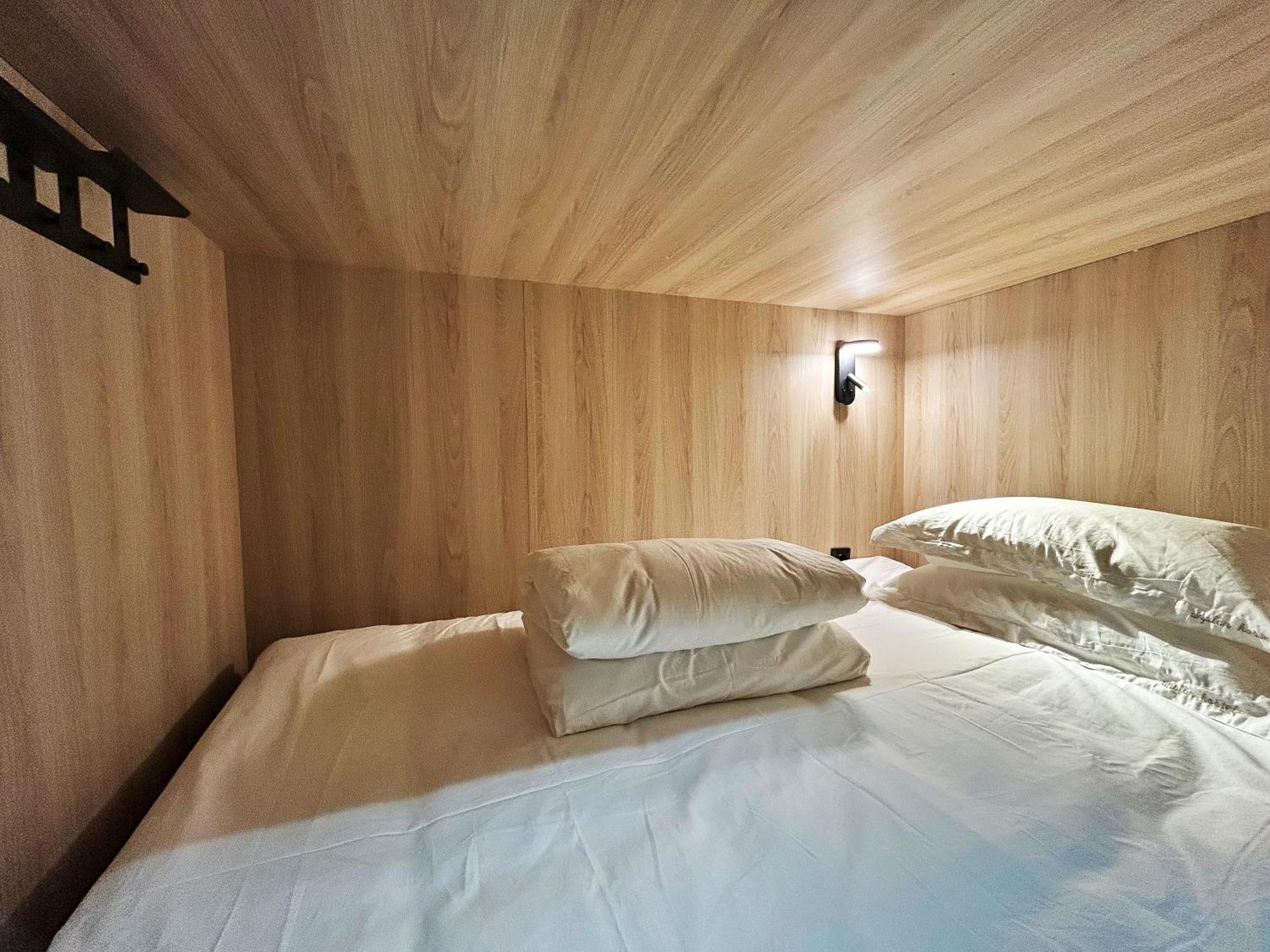 Unplan Hostel Madrid Exterior photo